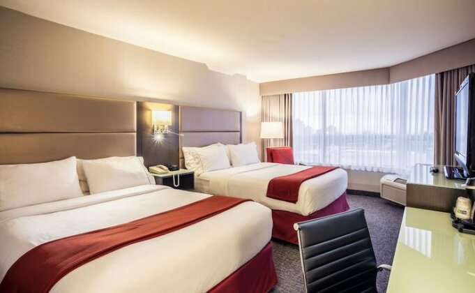 Holiday Inn Express Vancouver-Metrotown Burnaby - Photo4