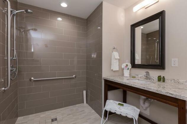 Best Western Plus Chestermere Hotel - Photo2