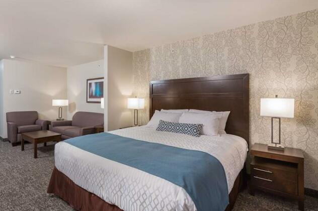 Best Western Plus Chestermere Hotel - Photo5
