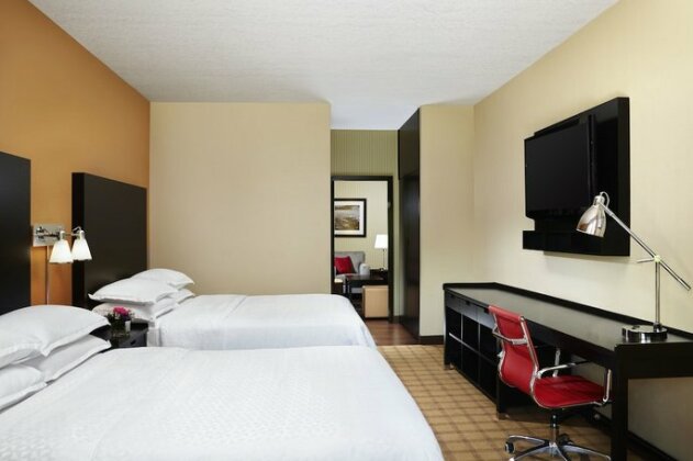 Four Points by Sheraton Calgary West - Photo3