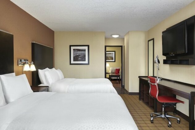 Four Points by Sheraton Calgary West - Photo4