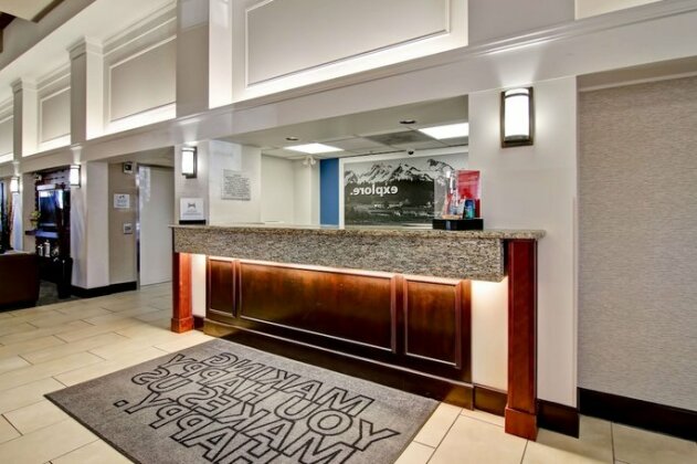 Hampton Inn & Suites by Hilton Calgary-Airport - Photo5