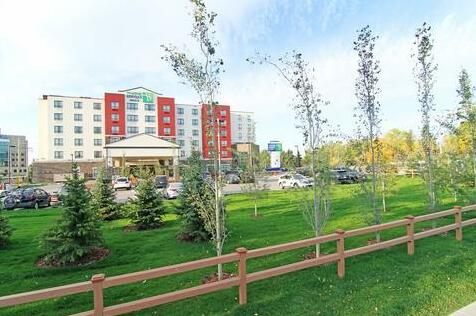 Holiday Inn Express and Suites Calgary University - Photo2