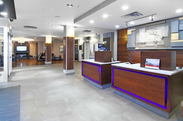 Holiday Inn Express and Suites Calgary - Photo3