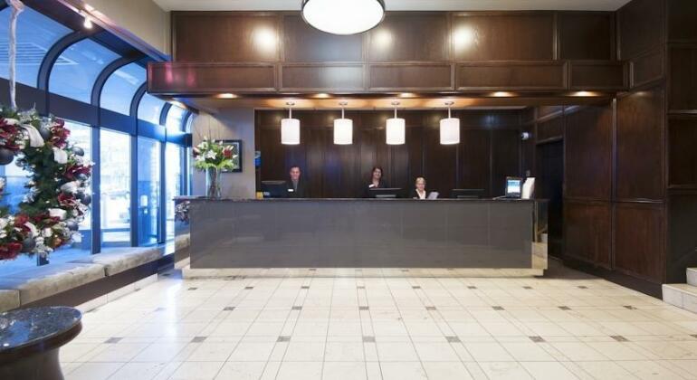 International Hotel Calgary - Photo2