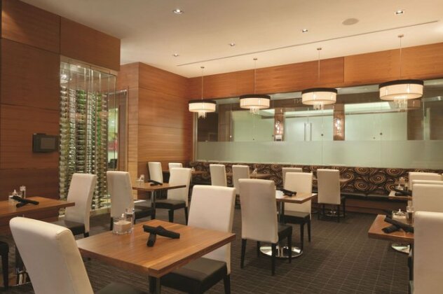 Radisson Hotel & Conference Center Calgary Airport East - Photo5