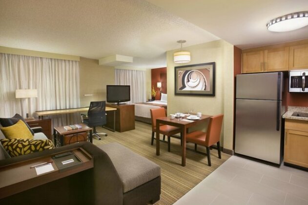 Residence Inn by Marriott Calgary Airport - Photo4