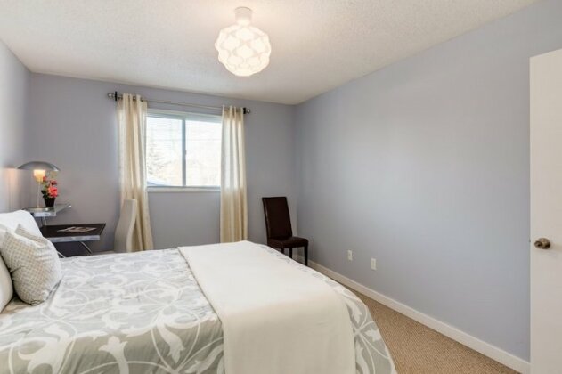 Superb 3BR mins to DT SAIT Prince's Island Park by Prowess - Photo4