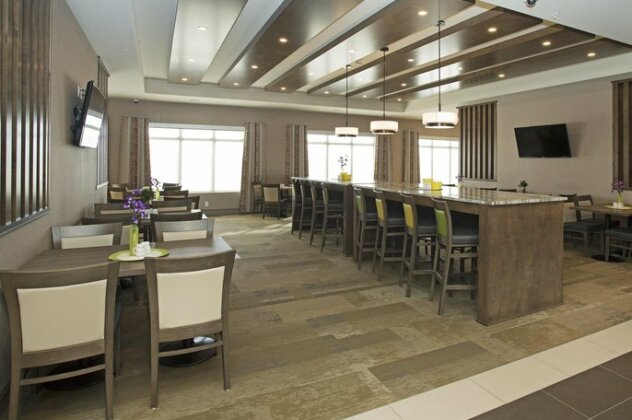 Wingate by Wyndham Calgary Airport - Photo3
