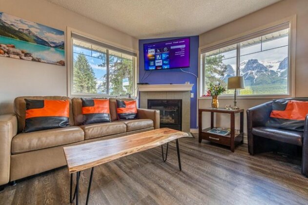 Banff Boundary Lodge - Mountain View 2 Bedrooms Unit - Photo3