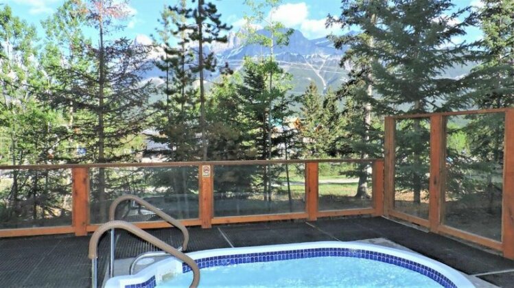 Fenwick Vacation Rentals Inviting Rocky Mountain in Top Rated Condo - Photo2