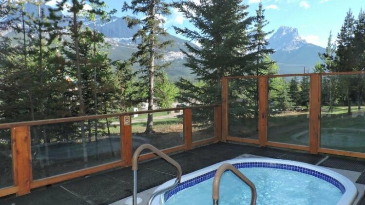 Fenwick Vacation Rentals Inviting Rocky Mountain in Top Rated Condo - Photo5