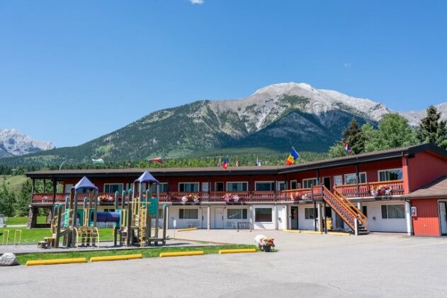 Rocky Mountain Ski Lodge - Photo2