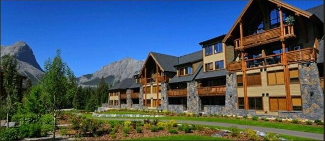Rundle Cliffs Luxurious Two Bedroom Mountain Lodge