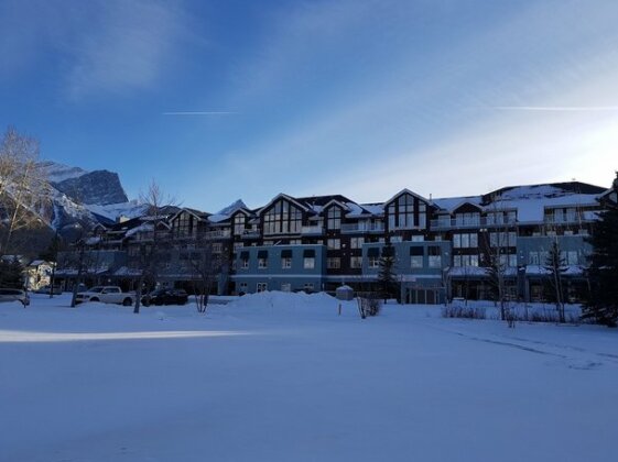 Sunset Resorts Canmore and Spa - Photo2
