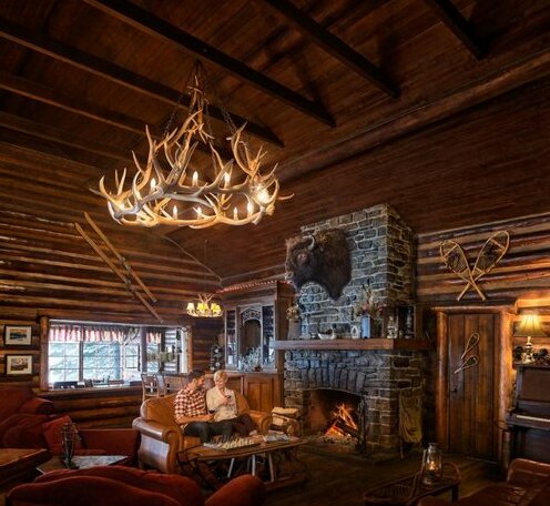 Storm Mountain Lodge Cabins & Dining - Photo4