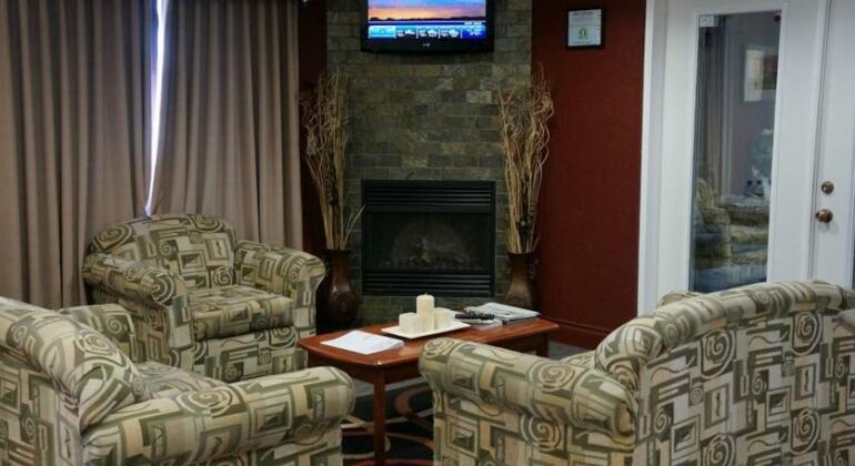 Lakeview Inns & Suites Chetwynd - Photo5