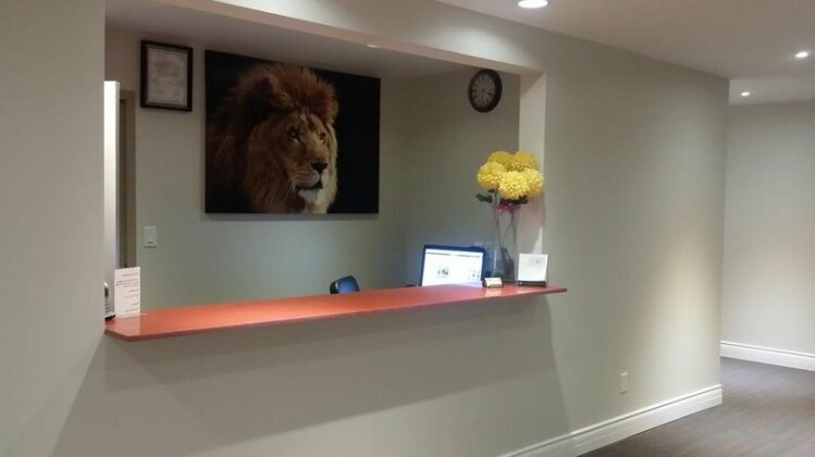 The Lion Inn & Suites - Photo3
