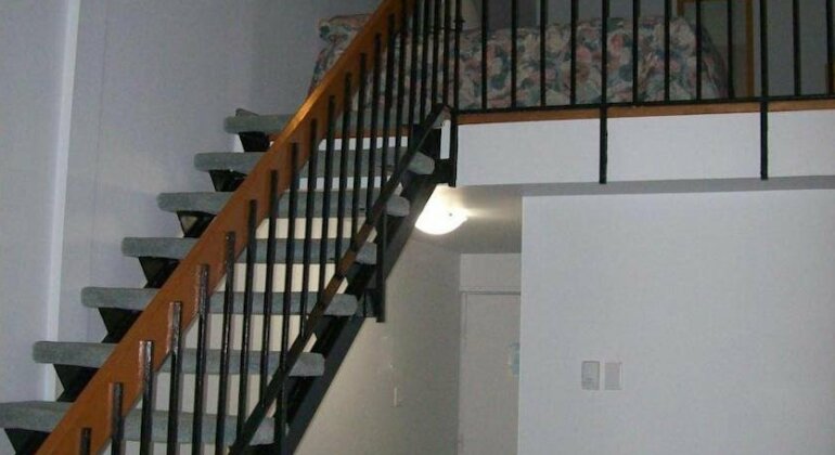 Aurora Inn - Photo3