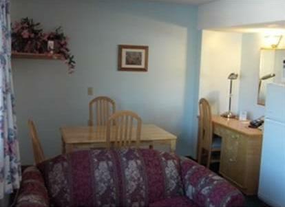 Polar Inn & Suites - Photo2