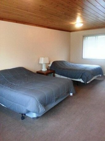 Wells Gray Golf resort and RV park by Elevate Rooms - Photo5