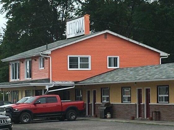 The Cedarview Motel - Photo2