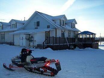 North Adventure Inn - Photo2