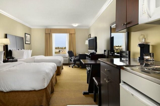 Ramada by Wyndham Cold Lake - Photo2