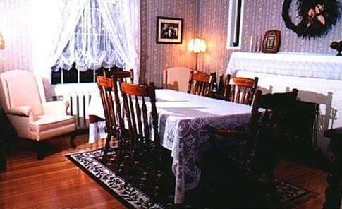 Baker Hill Heritage Bed and Breakfast - Photo4