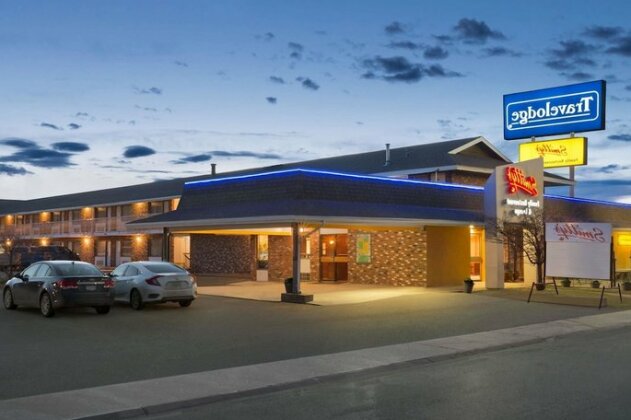 Econo Lodge Inn & Suites Cranbrook - Photo2