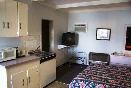 Kootenay Country Inn - Photo3