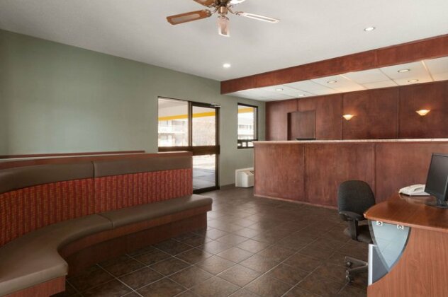 Travelodge by Wyndham Cranbrook - Photo4