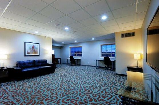 Holiday Inn Express and Suites Dawson Creek - Photo5