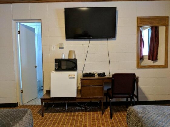 Chalet Inn Dryden - Photo3
