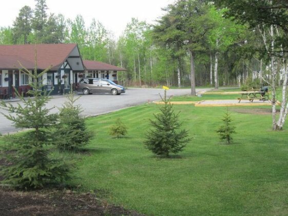 Hide Away Motel - Photo4