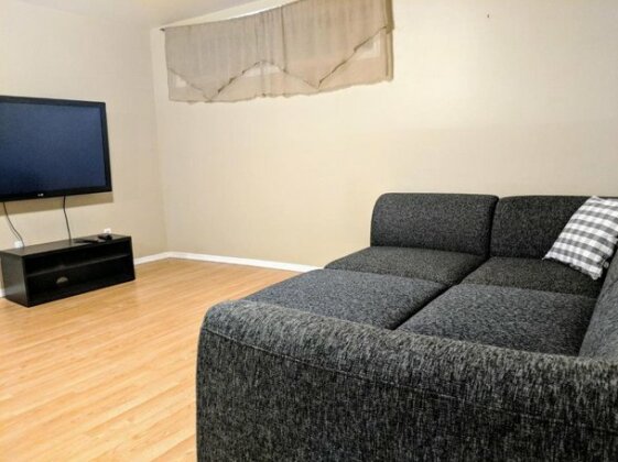 1 Bed Basement Suite In West Edmonton - Photo3
