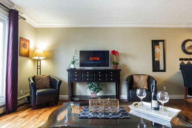 Elegant 1 Bedroom- 1 Bath Executive Condo in the Downtown Core - Free Heated Underground Parking - Photo4