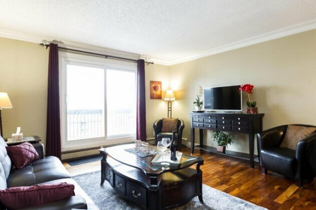 Elegant 1 Bedroom- 1 Bath Executive Condo in the Downtown Core - Free Heated Underground Parking - Photo5