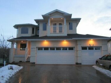 Gorgeous Golf Course Home By West Edmonton Mall
