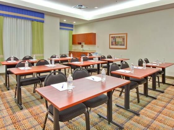 Holiday Inn Express Hotel & Suites-Edmonton South - Photo4