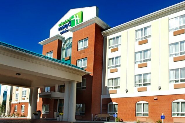 Holiday Inn Express Hotel & Suites Edson - Photo2