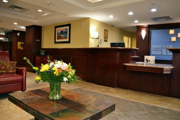 Holiday Inn Express Hotel & Suites Edson - Photo3