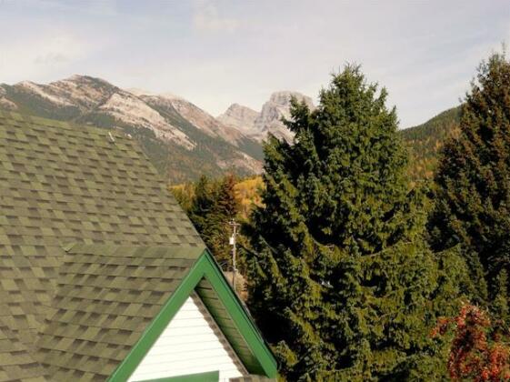 Barbara Lynns Country Inn Fernie - Photo4