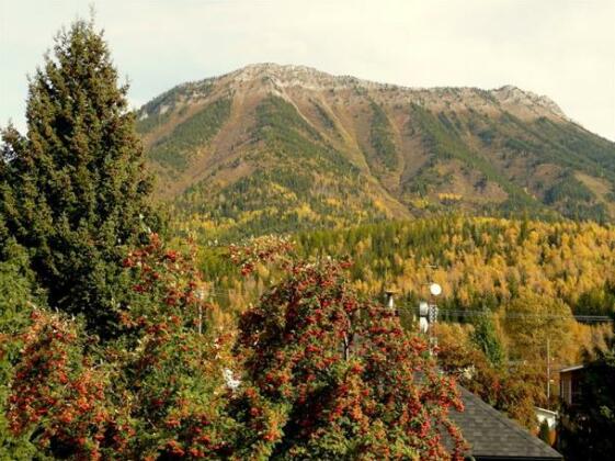 Barbara Lynns Country Inn Fernie - Photo5