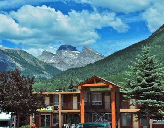 Canadas Best Value Inn and Suites Fernie
