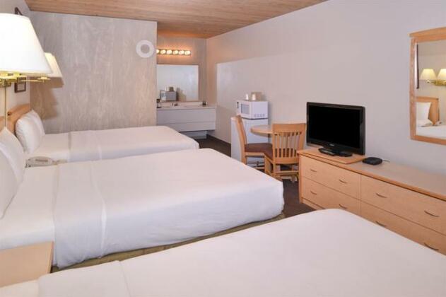 Canadas Best Value Inn and Suites Fernie - Photo4