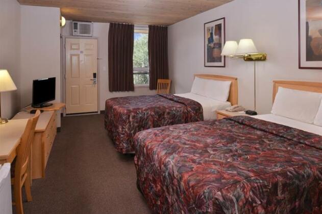 Canadas Best Value Inn and Suites Fernie - Photo5