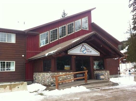 Fernie Slopeside Lodge