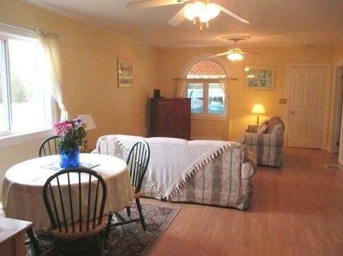 Lilac Hollow Cottage - Photo3