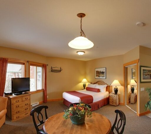 Lizard Creek Lodge - Photo2